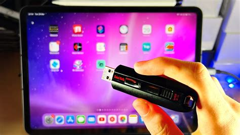 Connecting the Flash Drive to iPad