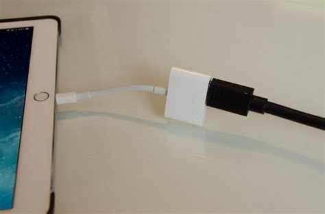 Connecting the HDMI Adapter to Your iPad