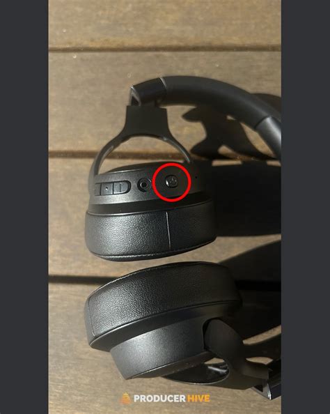 Connecting your JBL headphones to a compatible device