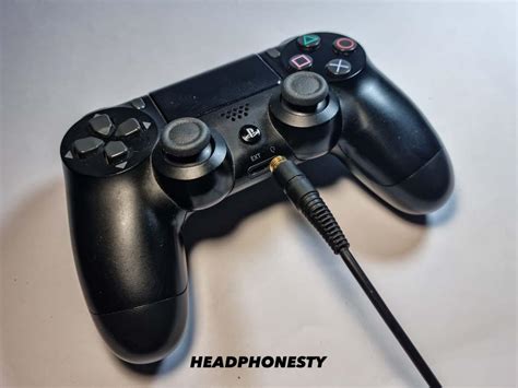 Connecting your wired headphones to your PS4 controller