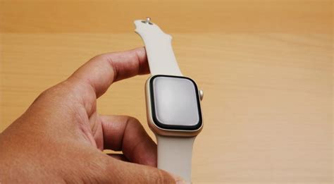 Detach the Apple Watch Strap