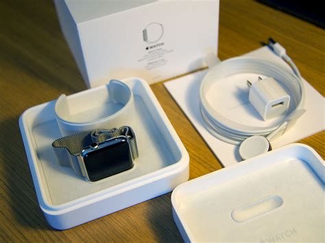 Discovering the Contents of the Apple Watch SE Box