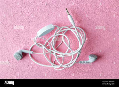 Efficient Strategies for Unraveling Tangled Earphone Wires