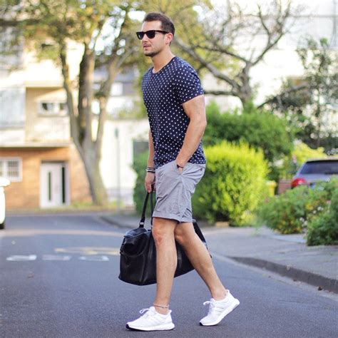 Effortless Style: The Unbeatable Combo of a Crisp Tee and Casual Shorts