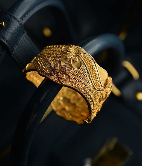 Enhancing Personal Style with Gilded Wrist Adornments