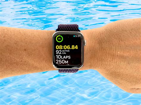 Enhancing Your Swimming Workout with the Apple Watch SE