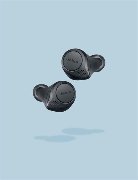 Enjoying the Fully Synced Wireless Earbuds