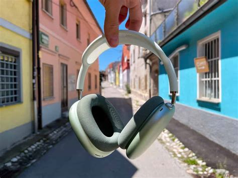 Exploring Alternative Headphone Options to Minimize Self-Reflection