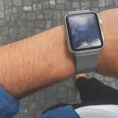 Exploring Web Search Functionality on the Apple Wristwear