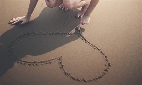 Exploring the Symbolic Meaning of Walking on Sand in Women's Dreams