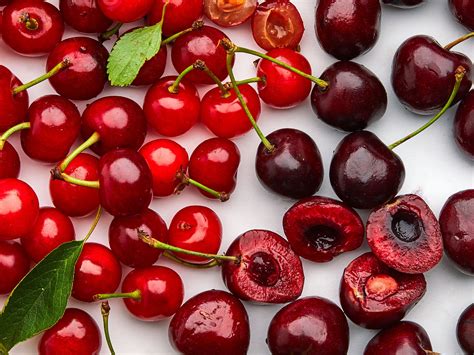 Exploring the Symbolism of Seedless Cherries in Dream Interpretation