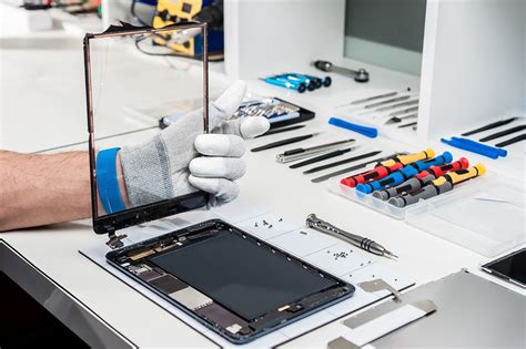 Factors to Consider When Choosing a Service for Repairing Your iPad 4 Display