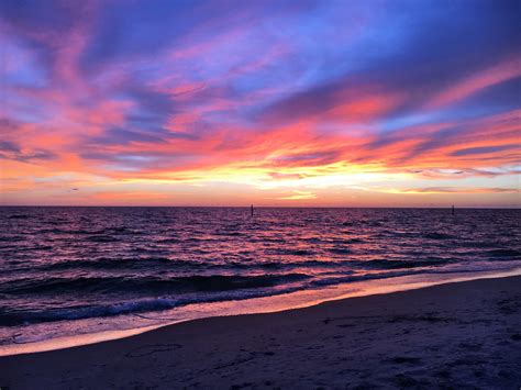 From Dawn to Dusk: Witness the Magic of a Beach Sunset and Sunrise