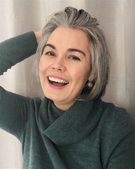 Gray Hair in Women's Dreams: A Glimpse into Inner Growth and Experience