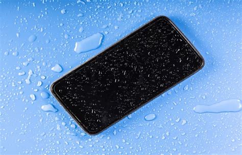 How to Rescue Your Water-Soaked Smartphone