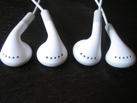 Identifying Genuine iPod Earbuds: Ensuring the Real Deal