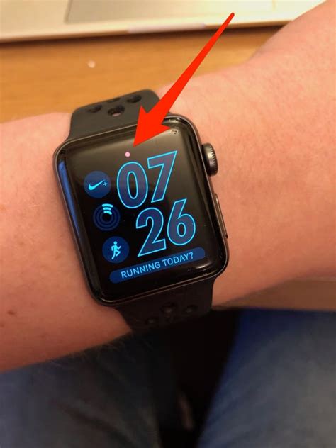 Is the red dot on Apple Watch an indicator for missed calls or voicemails?