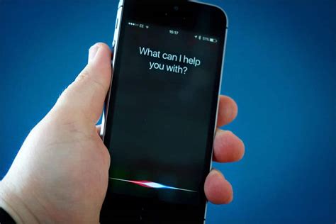 Limitations of Siri's functionality while using headphones