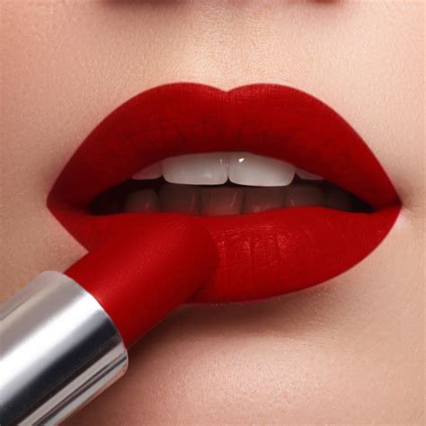 Long-lasting Tips to Preserve Your Gorgeous Red Lipstick