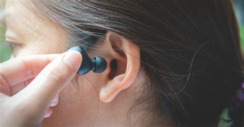 Making and Receiving Calls with Wireless Headphones: Essential Information