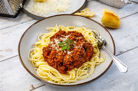 Minced Meat in Culinary Traditions: From Burgers to Bolognese