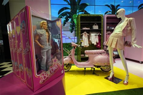 Nostalgic Beauty: Reviving the Enchantment of Childhood through a Barbie-inspired Festive Display