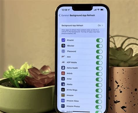 Overview of Refreshing a Conversation on iPhone 11