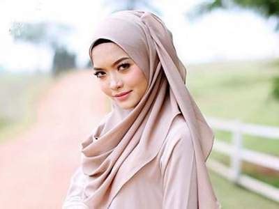 Protection and Freedom: The Dual Symbolism of Donning a Hijab during Hot Seasons