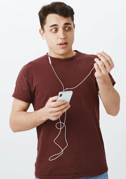 Reasons why headphones fail to produce sound when connected to a smartphone