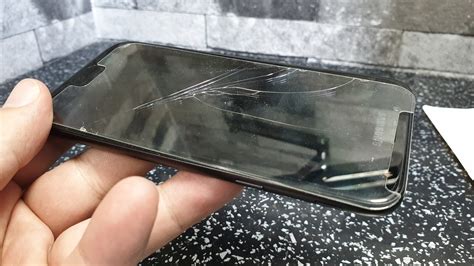 Safe Screen Removal: Step-by-Step Instructions to Replace a Damaged Display