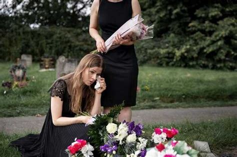 Seeking Expert Advice for Interpreting Funeral Dreams Involving a Living Mother