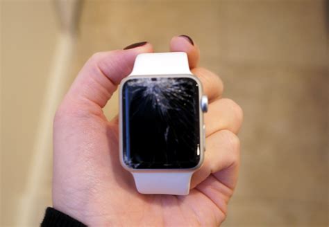 Step 2: Detaching the Damaged Display from Your Apple Watch