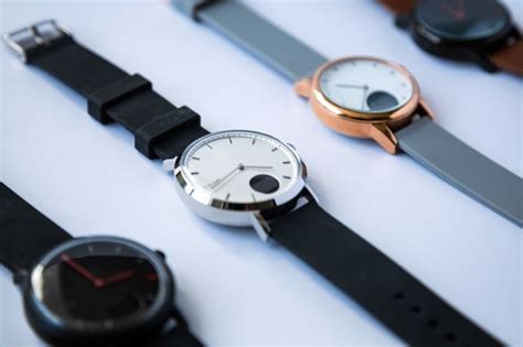 Switching Between Languages on Your Smart Timepiece