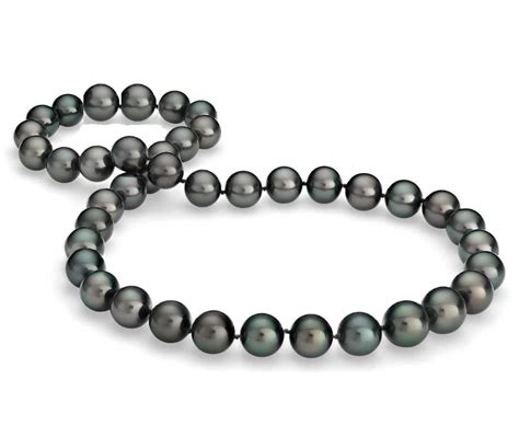 Symbolism and Elegance: The Significance of Black Pearls in Fashion and Jewelry