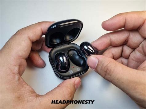 Syncing Galaxy Buds with a Mobile Device
