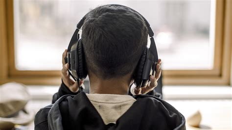 The Impact of Prolonged Headphone Use on Hearing Health