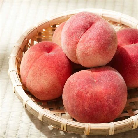 The Intriguing Significance of Peaches in the World of Dreams