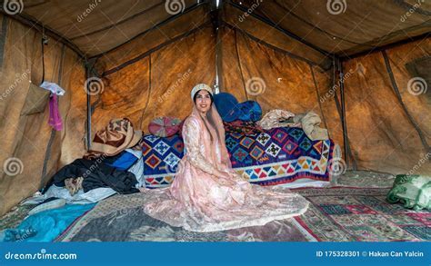 The Significance of Dreams about Nomadic Ladies for Wedded Individuals