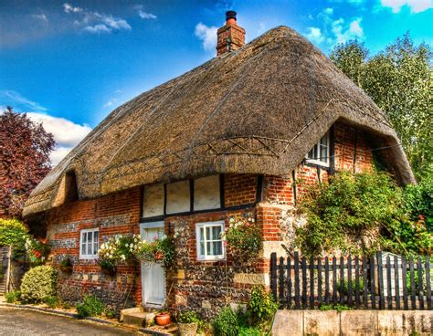 The Significance of a Cottage in Dream Imagery