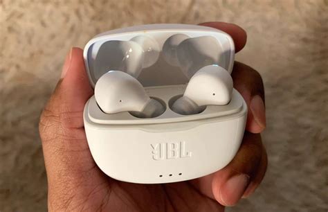 The Various Approaches to Synchronizing JBL Earphones