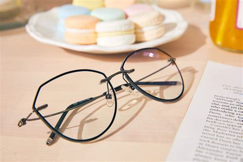 The Vitality of Eyeglasses