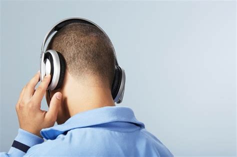 Tips for Maintaining Healthy Hearing During Headphone Usage