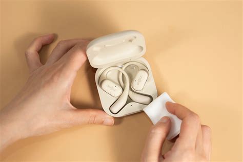 Tips for Organizing and Maintaining Your Wireless Earbuds and their Protective Case