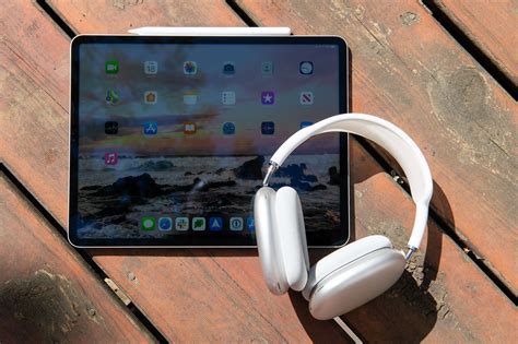 Understanding the Compatibility of Headphones with the iPad