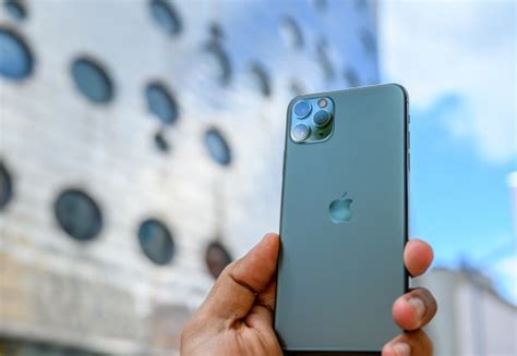 Understanding the Connectivity Enhancements on the Latest iPhone