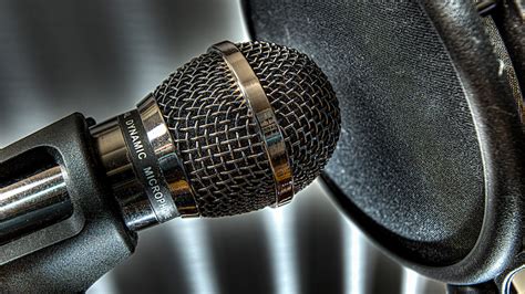 Understanding the Role of Microphones and Processors in Background Sound Reduction