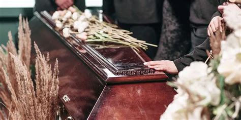 Unraveling the Meaning Behind Coffin-Making Dreams