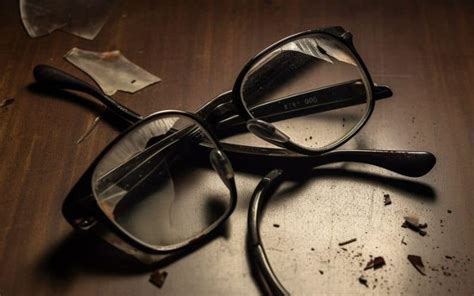 Unveiling the Symbolic Meaning of Shattered Eyewear in Dreams