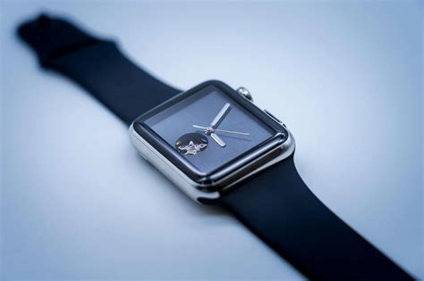 User Experience: Pros and Cons of the First Generation Apple Timepiece