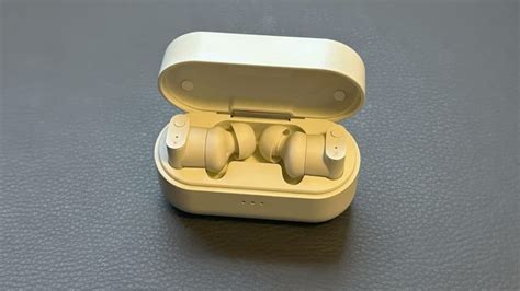 Verifying the Connectivity Status between the Earbuds and Case